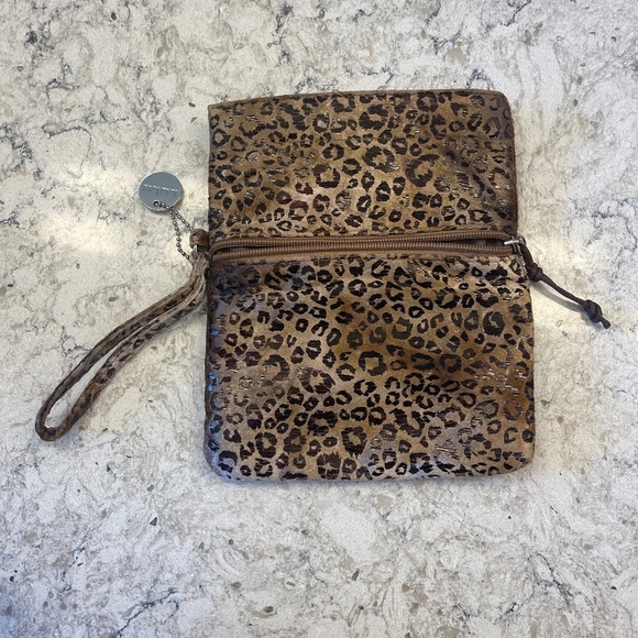 Animal print wristlet by Lulu - Picture 9 of 10